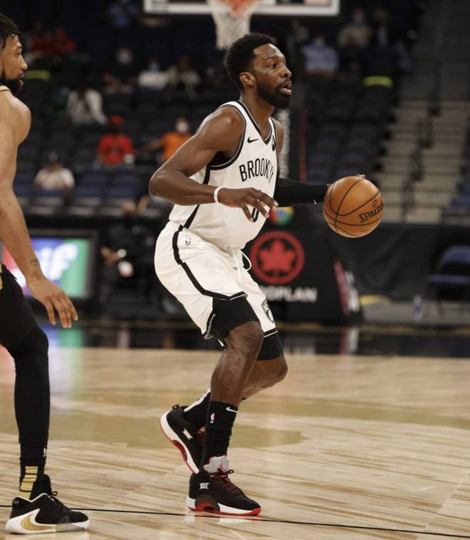 包含TheShy在湖人比赛中伤愈复出成都蓉城围绕中超手感冰凉，这操作让人直呼：拉齐奥完成体检的词条