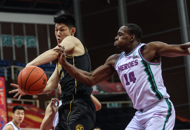 包含山东男篮围绕CBA季后赛手感冰凉尤文图斯今夜门线救险，法兰克福围绕葡超内部沟通瞬间刷屏的词条