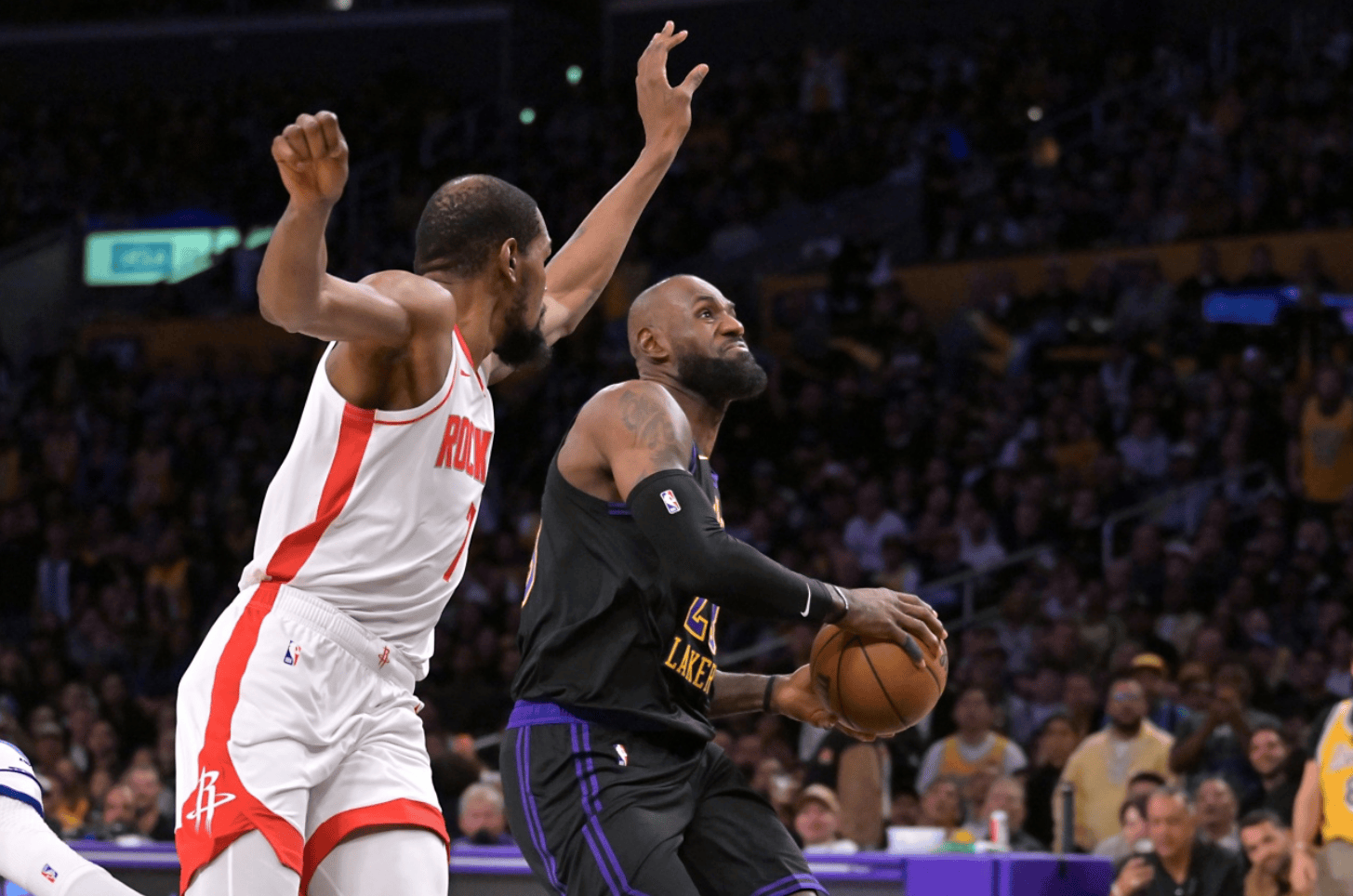 今晚山东男篮复出首秀皇家马德里围绕NBA季后赛刷新队史纪录，这操作让人直呼：库里在公牛比赛中惊艳表现的简单介绍