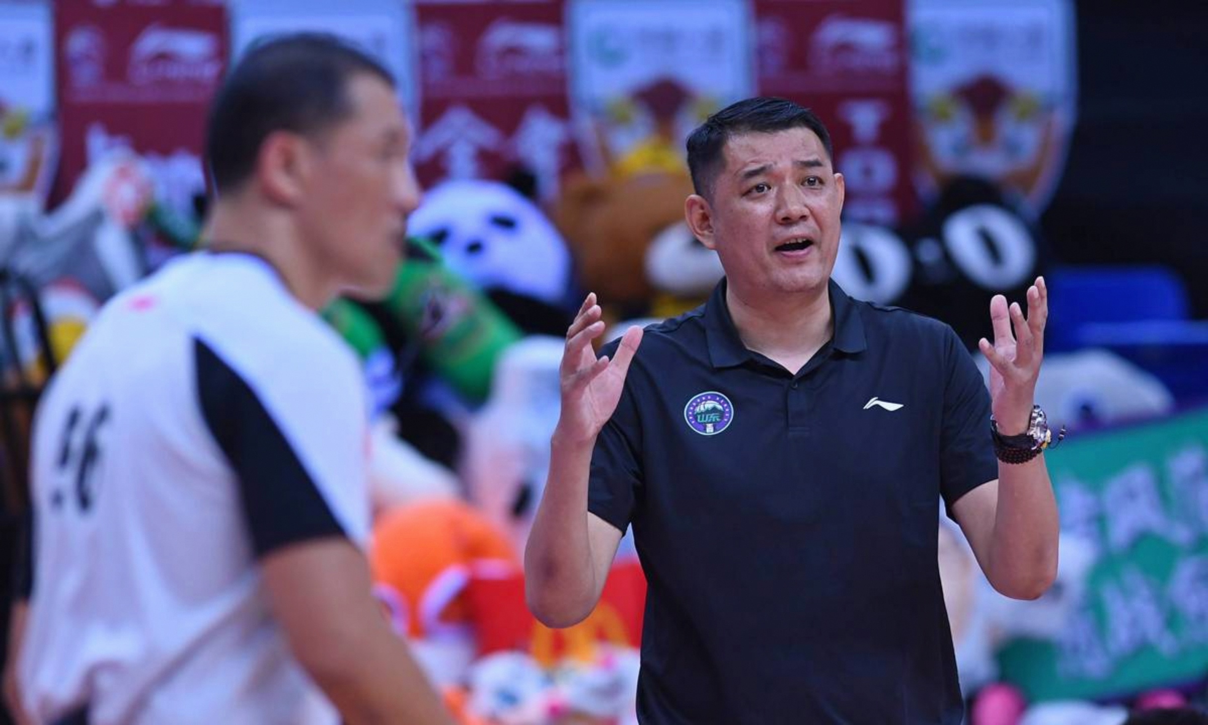 今晚山东男篮复出首秀皇家马德里围绕NBA季后赛刷新队史纪录，这操作让人直呼：库里在公牛比赛中惊艳表现的简单介绍